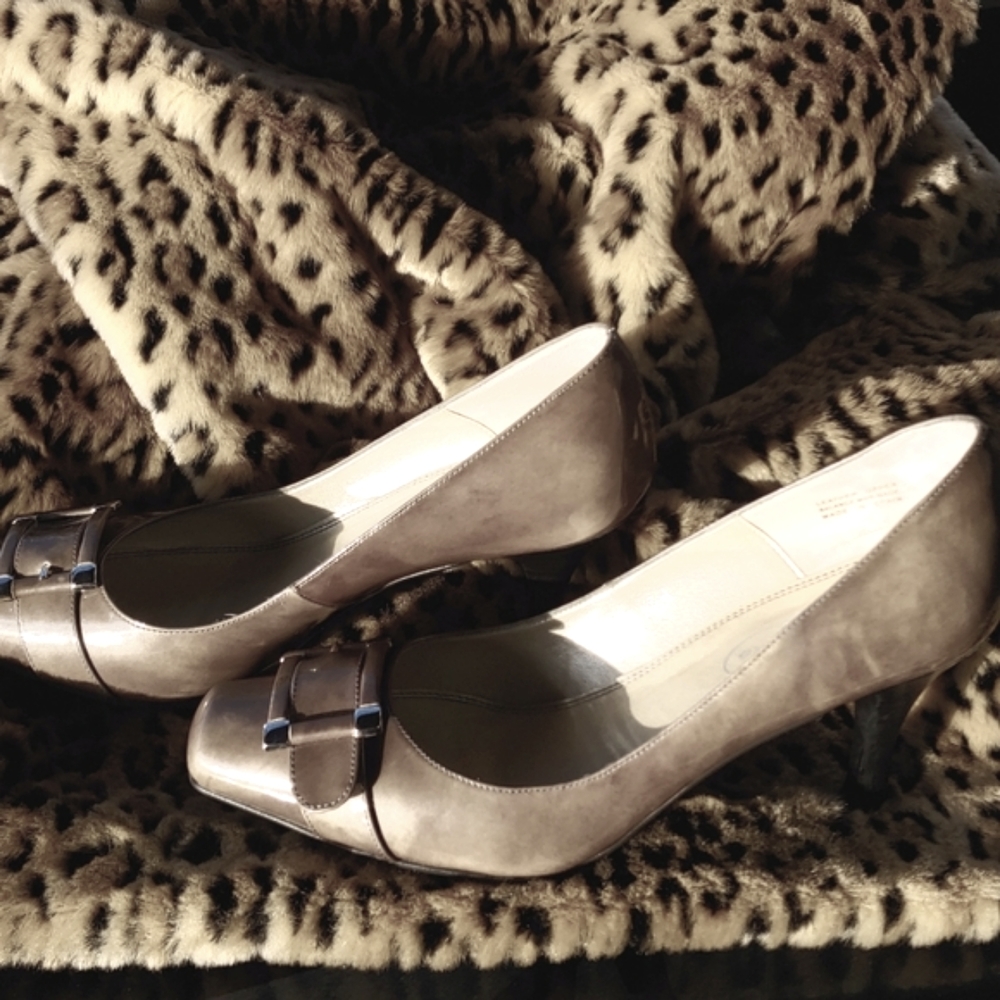 Talbot's Dappled Taupe Patent Leather 3" Heels 9.5 W